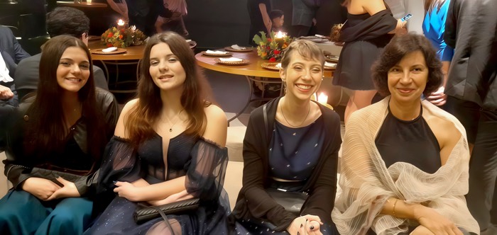 **Sempre presente e próxima.** Cristina com Natália Lopes Pires (sobrinha), Marina Malagoli Lopes (sobrinha) e Nina Lope