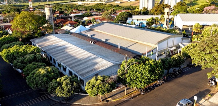 A sede da Escola Senai na Avenida Ibitinga (Jardim Buscardi). Centro de Treinamento tem 1.968 m² construídos numa área t