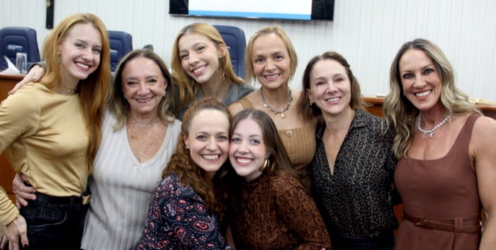 Maisa/Lelé/Lina/Bianca/Giana/Gabi/Natália/Carla Caligher