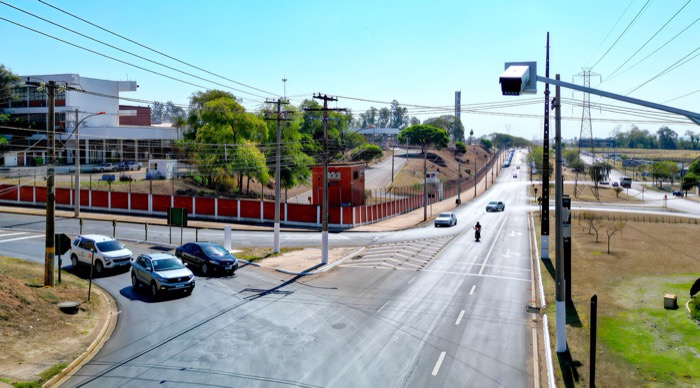 Câmera na Avenida Baldan. Videomonitoramento era iniciado oficialmente